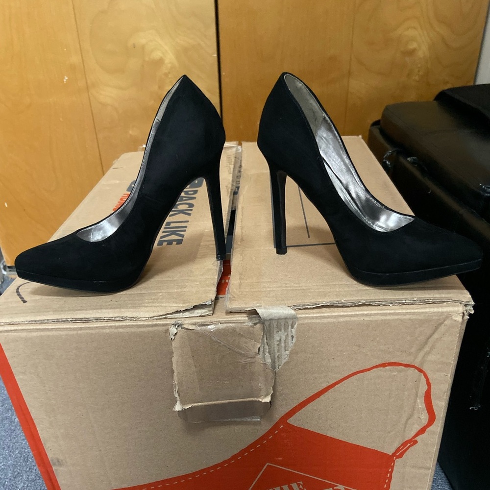 Report heels size 5.5